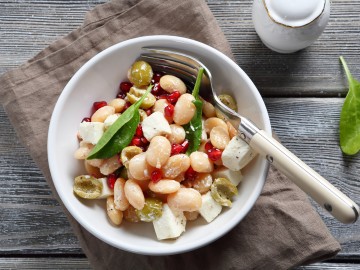 Kichererbsensalat mit roten Zwiebeln und Feta