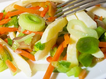 Karotten - Orangen - Salat mit Ingwer - Vinaigrette und geräucherter Entenbrust